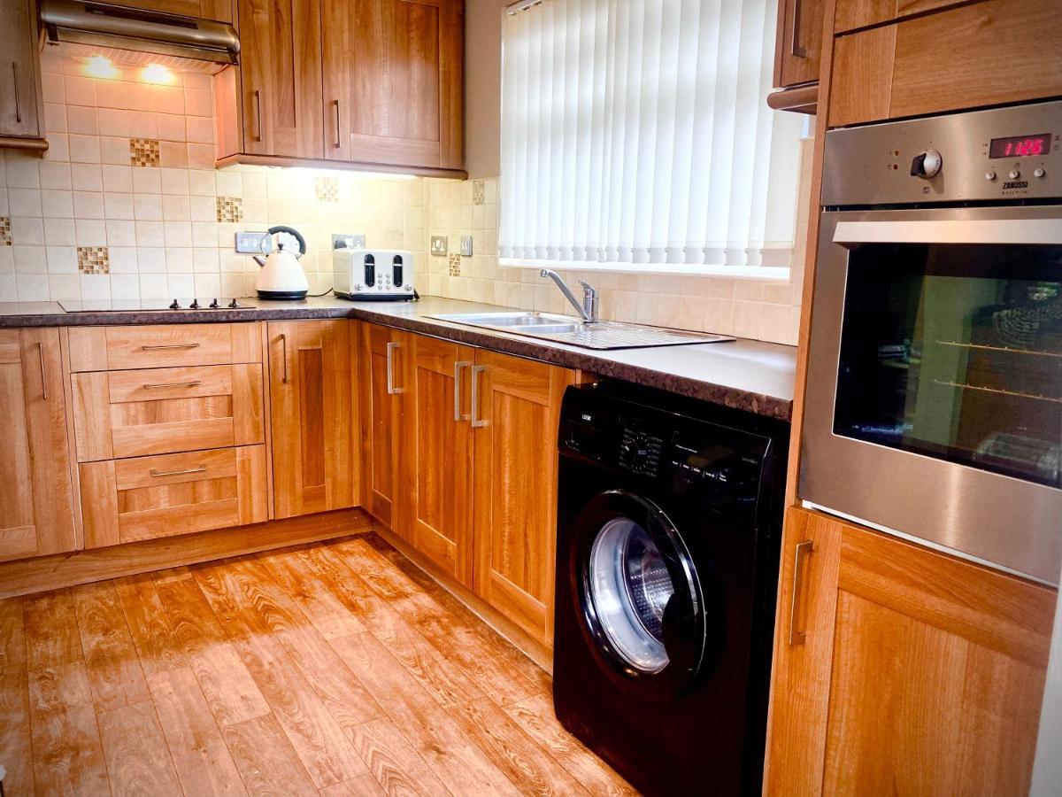 Remarkable 3-Bed Hot Tub House In Blackpool Exterior photo